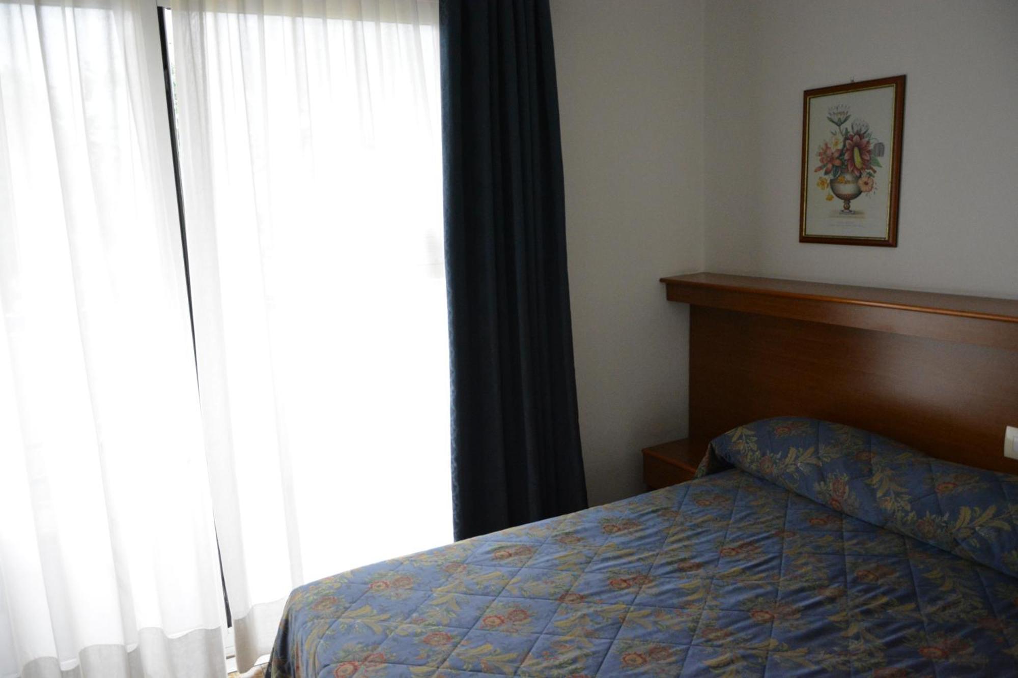 Hotel Primo ริวาเดลการ์ดา ภายนอก รูปภาพ