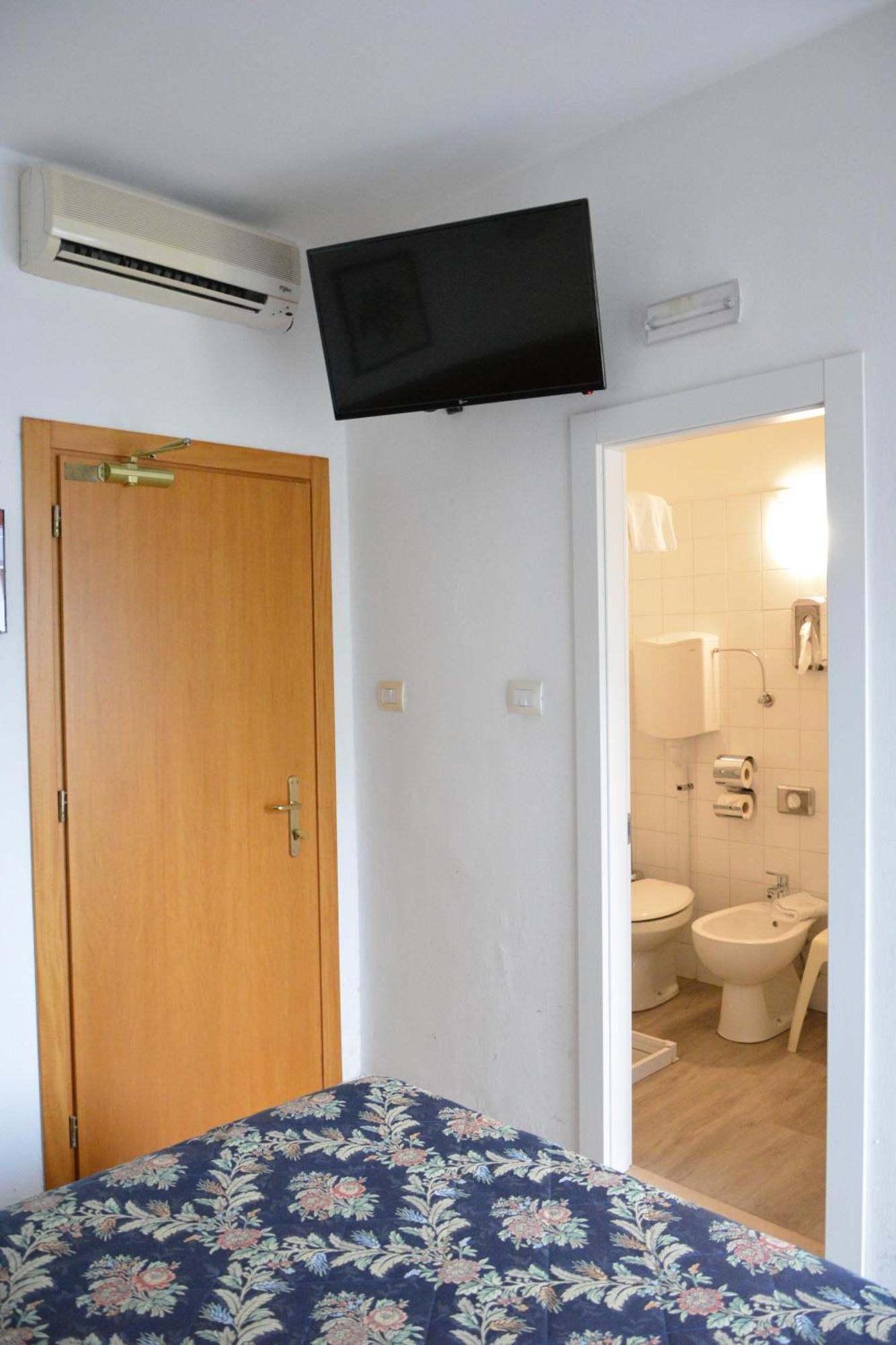 Hotel Primo ริวาเดลการ์ดา ภายนอก รูปภาพ