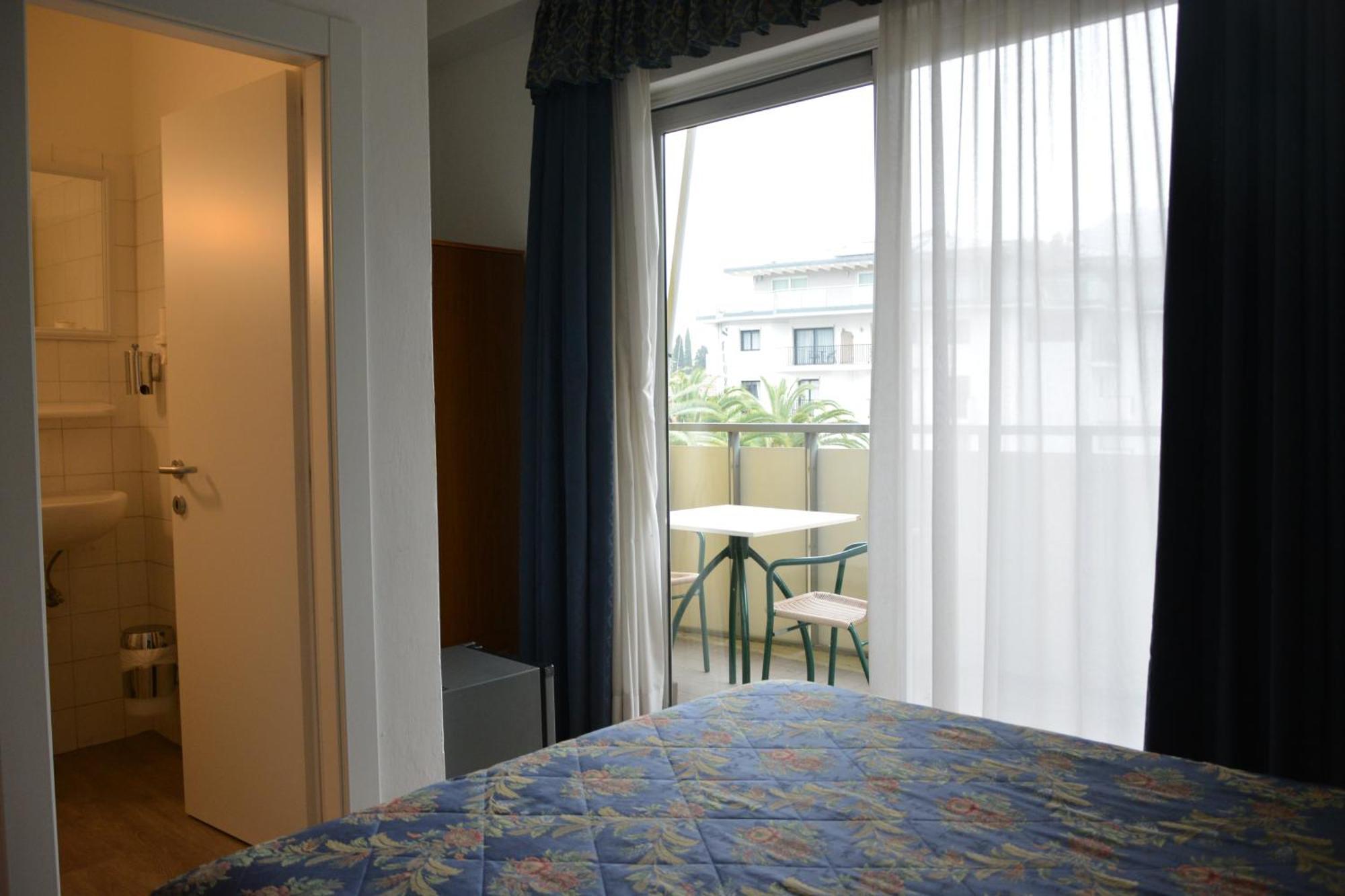 Hotel Primo ริวาเดลการ์ดา ภายนอก รูปภาพ