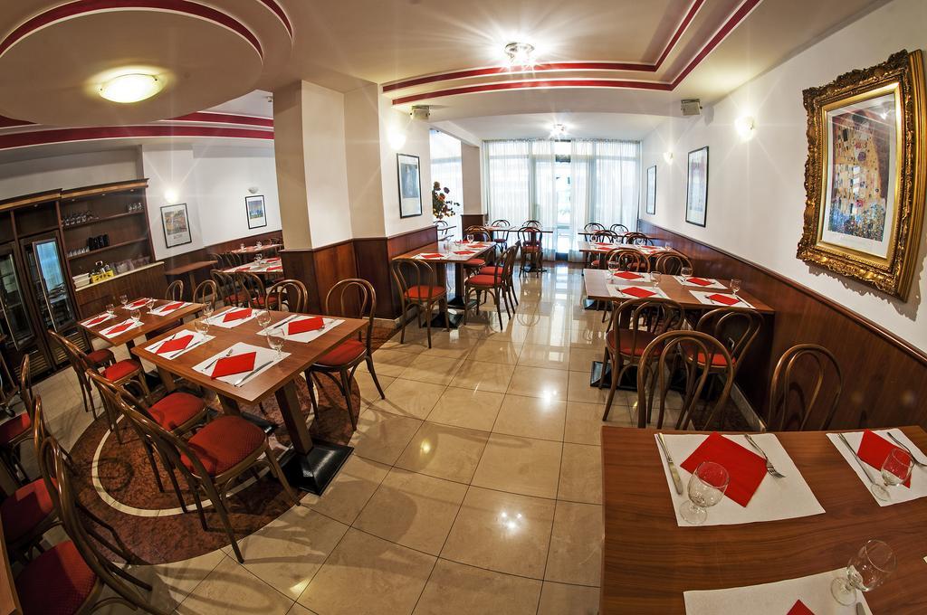 Hotel Primo ริวาเดลการ์ดา ภายนอก รูปภาพ