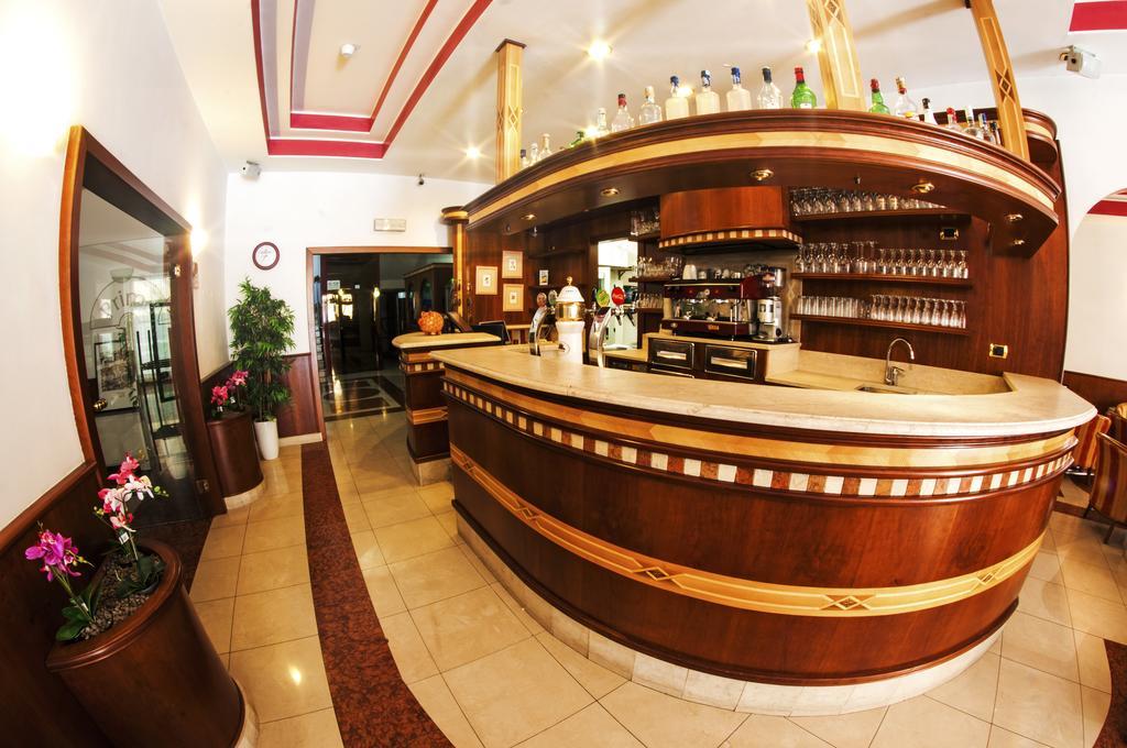 Hotel Primo ริวาเดลการ์ดา ภายนอก รูปภาพ