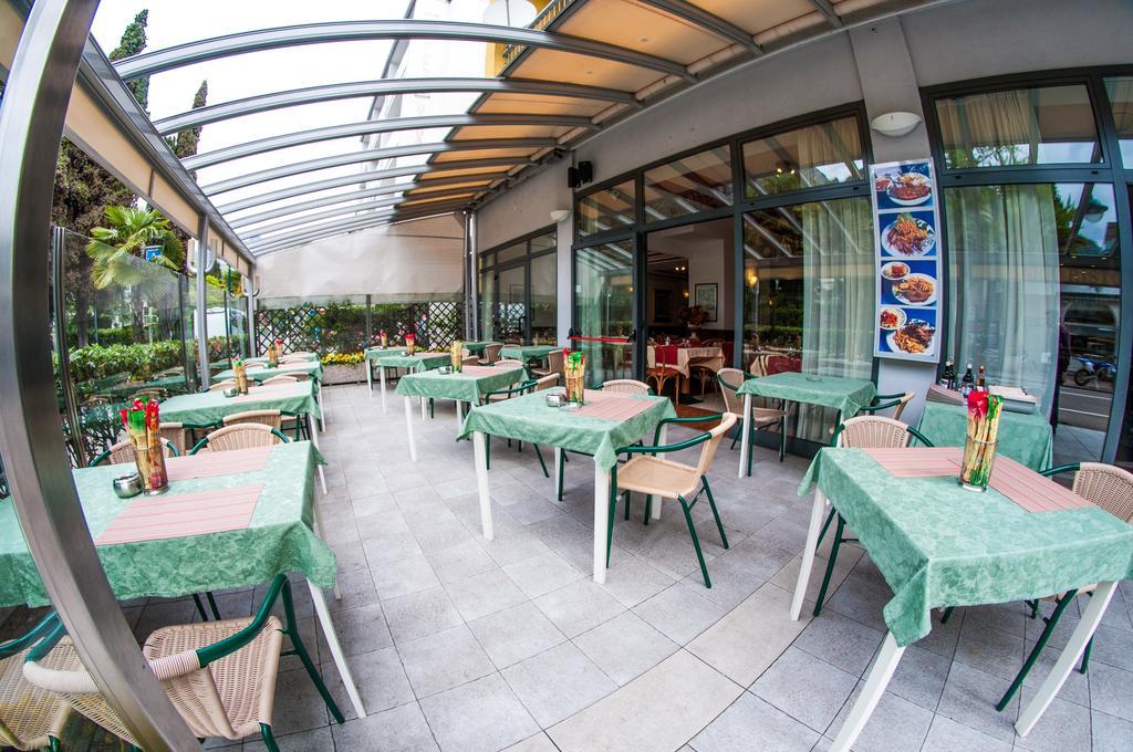 Hotel Primo ริวาเดลการ์ดา ภายนอก รูปภาพ
