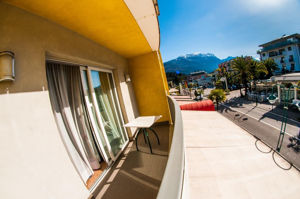 Hotel Primo ริวาเดลการ์ดา ภายนอก รูปภาพ