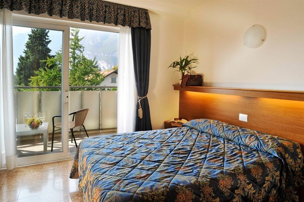 Hotel Primo ริวาเดลการ์ดา ภายนอก รูปภาพ