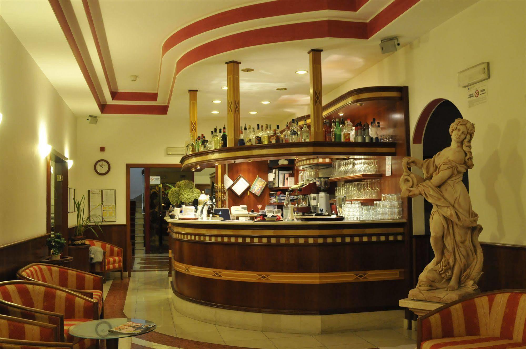 Hotel Primo ริวาเดลการ์ดา ภายนอก รูปภาพ